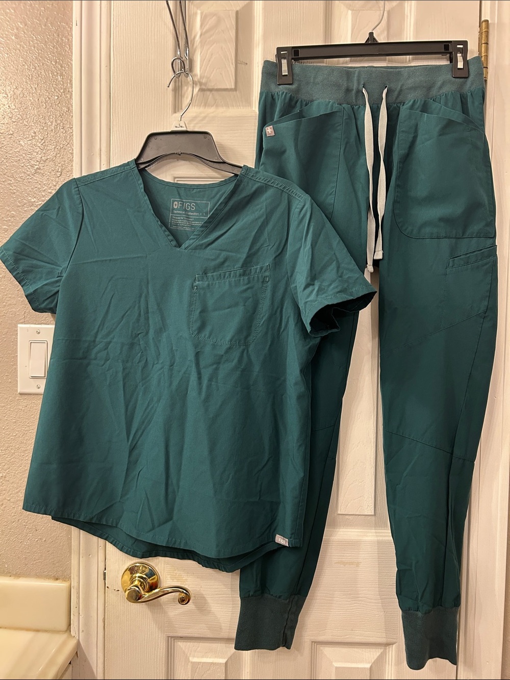 Figs Teal V-Neck Scrub Top and Jogger Pants Set
